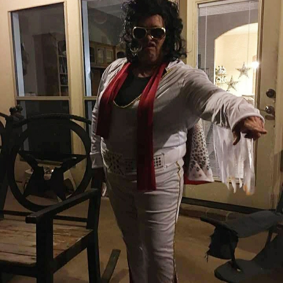 Meet your Posher, Rhae Jones - Picture 3 of 3